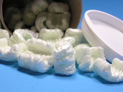 Pezzettini di polistirolo usati nell’imballaggio