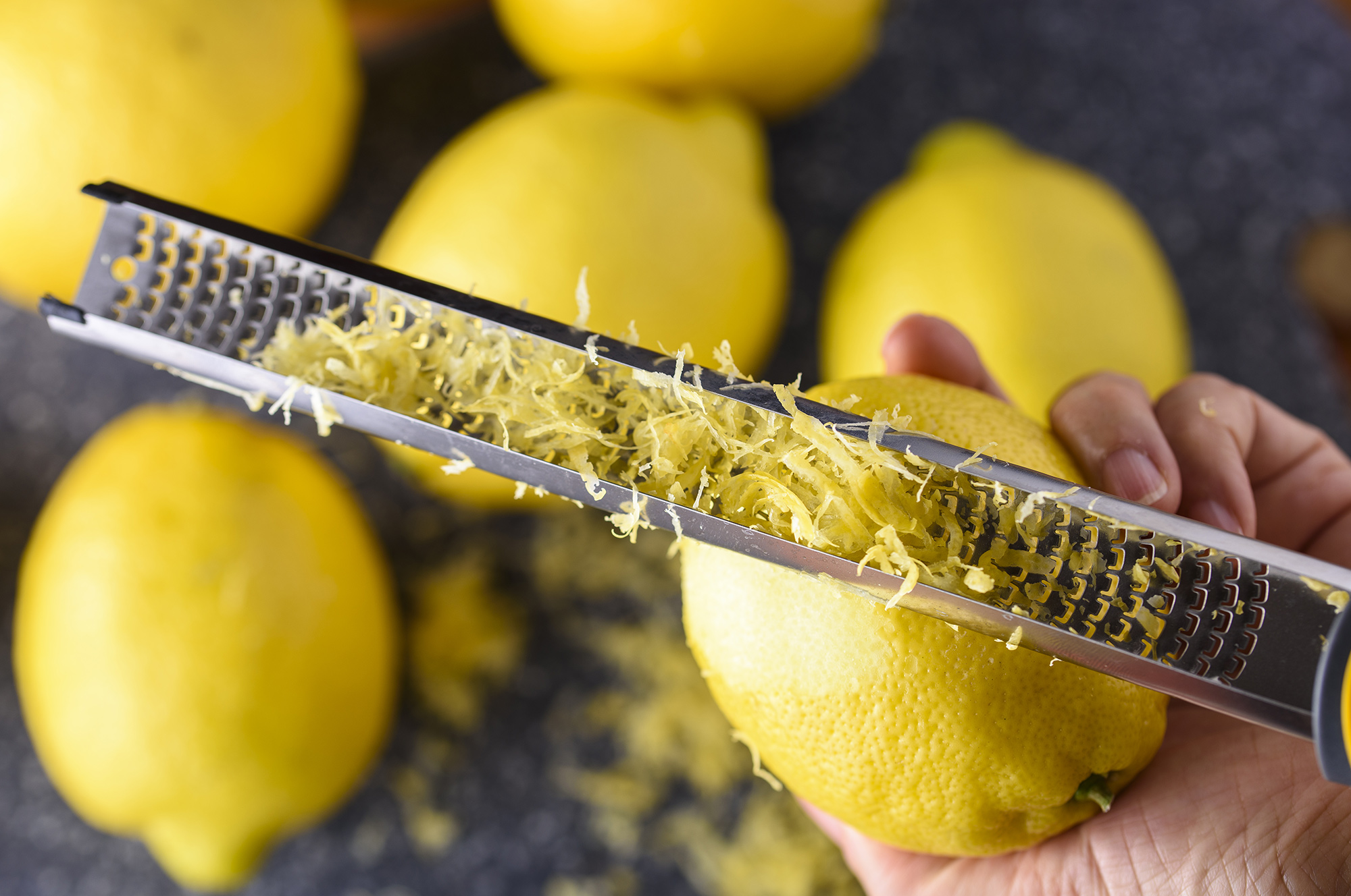 Dovelobutto utilizzare scorze limone avanzate