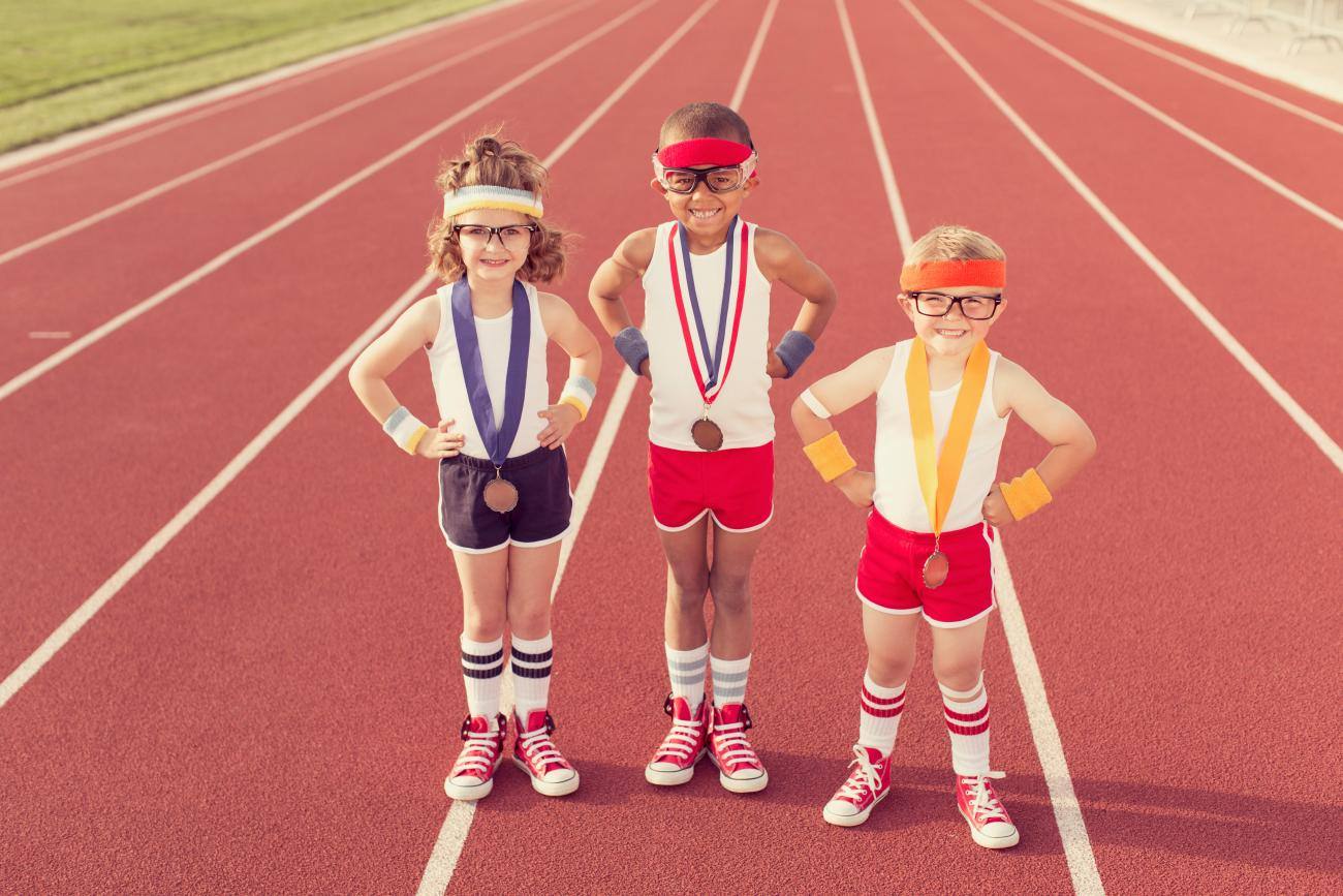 Bambini che fanno attività fisica