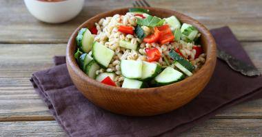 Piatto con zucchine e verdure