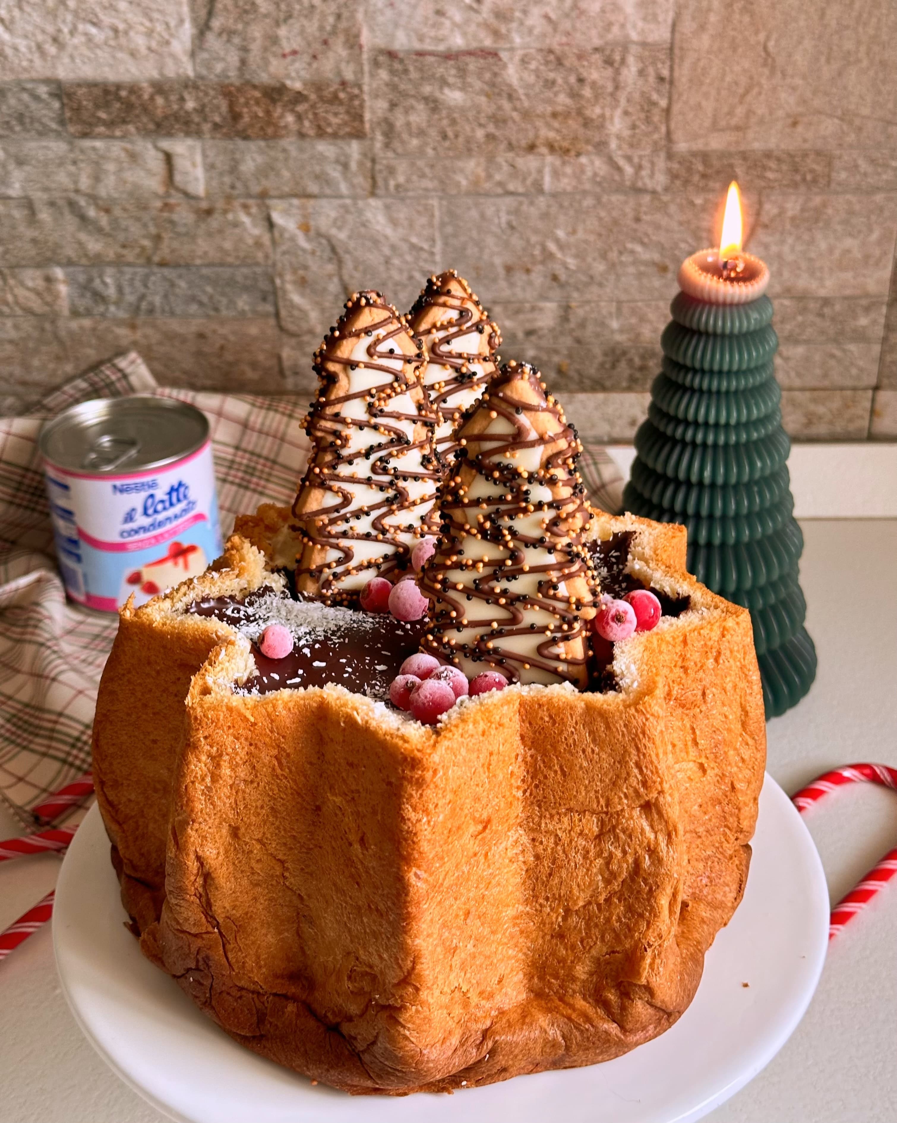 Pandoro di Natale farcito, con crema di Latte Condensato, yogurt e cioccolato fondente