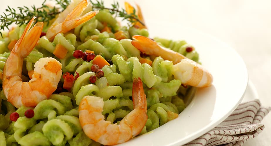 Pasta fredda in crema di fave e code di gambero