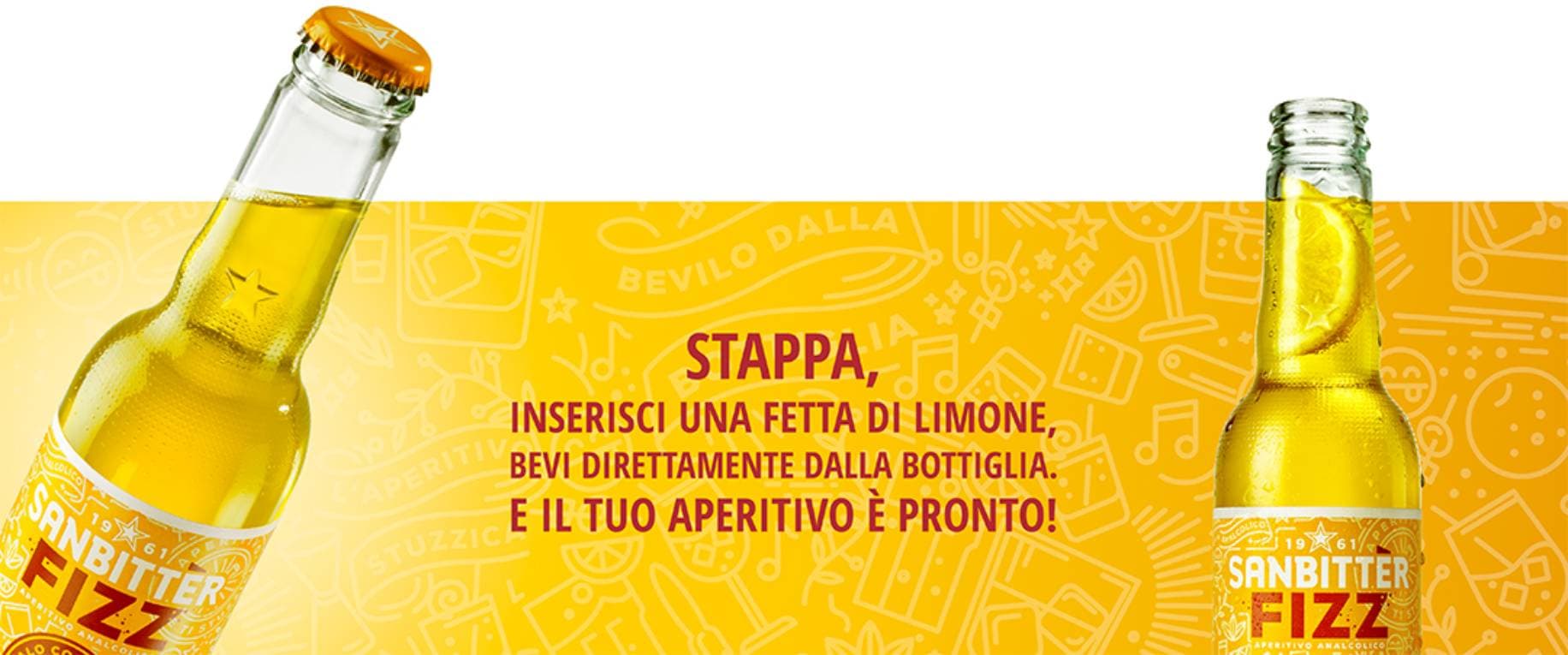 2 bottiglie vetro Sanbittèr Fizz indicazioni aperitivo su sfondo giallo 