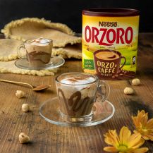 Orzoccino bevanda al latte con orzoro, orzo, caffè e nocciola