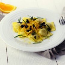 Ravioli al brasato Buitoni con rosmarino, arance e olive nere  