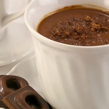 Cioccolata calda Perugina® con crumble di cereali allo zenzero
