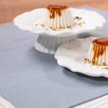 Crème caramel su alzatina bianca