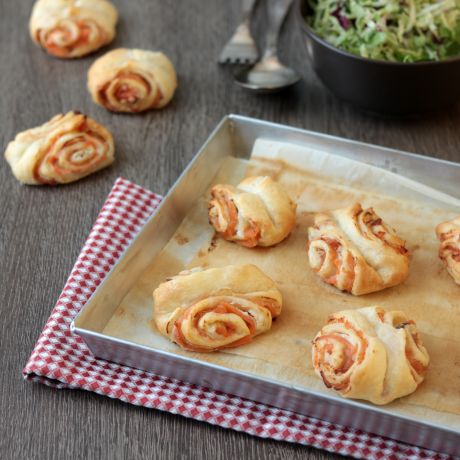 Teglia con fagottini al salmone e formaggio