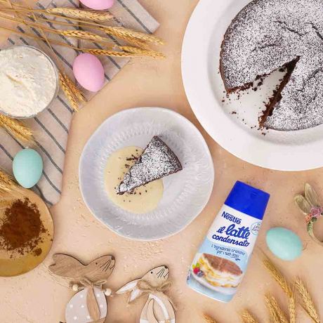 Torta al cacao con caramello salato e latte condensato Nestlé