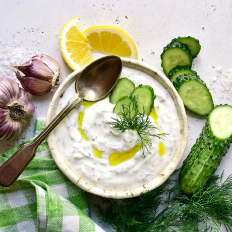 Salsa tzatziki a base di yogurt greco e cetrioli