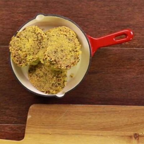Prova i Falafel di quinoa ai ceci e farro Falafel di quinoa ai ceci e farro su pentolino