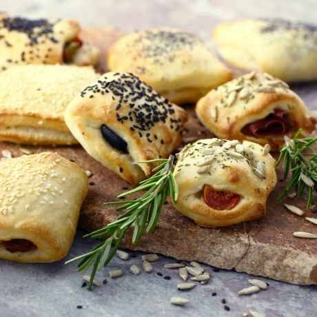 focaccine sfizione di pasta brisee con semini 