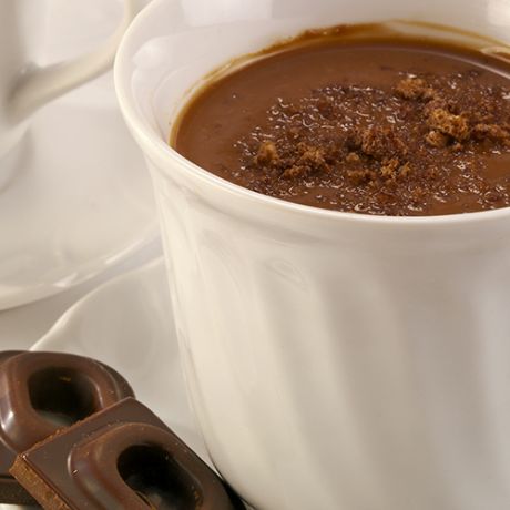 Cioccolata calda con crumble di cereali allo zenzero