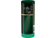 Tubo di After Eight Fine Sticks con sfondo bianco 