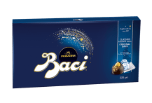 Confezione di Baci® Perugina® Classico Scatola Media con sfondo bianco