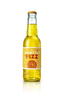 bottiglia in vetro Sanbittèr Fizz 25cl su sfondo bianco 