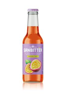bottiglia di vetro di Sanbittèr Passion Fruit 20cl su sfondo bianco