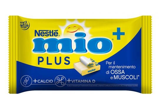 Confezione Nestlé Formaggino Mio Plus nei colori giallo e blu su sfondo bianco