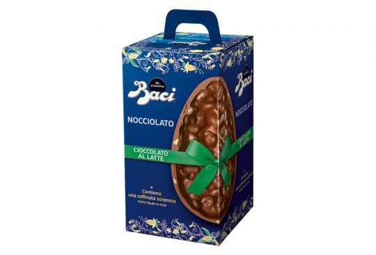 Scopri l’uovo di cioccolato nocciolato al latte Baci nell’elegante scatola blu Confezione uovo di cioccolato nocciolato al latte Baci nell’elegante scatola rettangolare blu