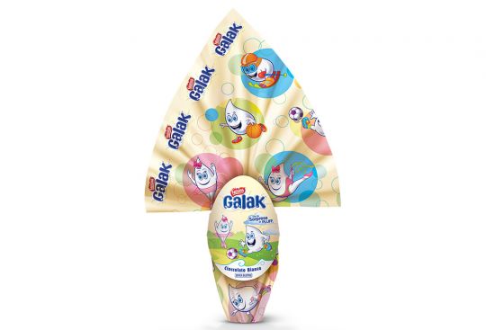 A Pasqua scopri l’uovo Galak al cioccolato bianco Uovo cioccolato bianco Galak carta colorata su sfondo bianco